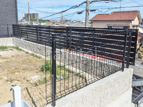 ブロック塀 （化粧ブロック） ユニソン リブスプリットn  スチールメッシュ フェンス YKKAP イーネット3F型 スチール柱 境界・メッシュ