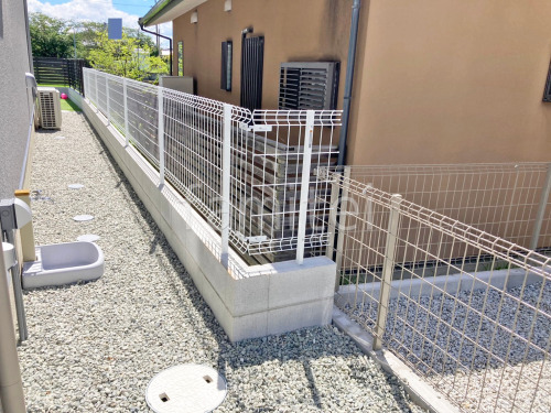 ブロック塀 (化粧ブロック) 太陽エコブロックス 普通CB スチールメッシュ フェンス YKKAP イーネット3F型 スチール柱 境界・メッシュ