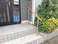 玄関ポーチ階段手摺り(手すり) LIXIL木製調グリップライン